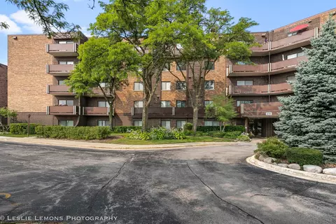 840 Wellington Ave #103, Elk Grove Village, IL 60007
