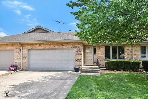 1694 Foxwood Dr #1694, New Lenox, IL 60451