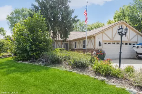222 Delia Dr, Wauconda, IL 60084