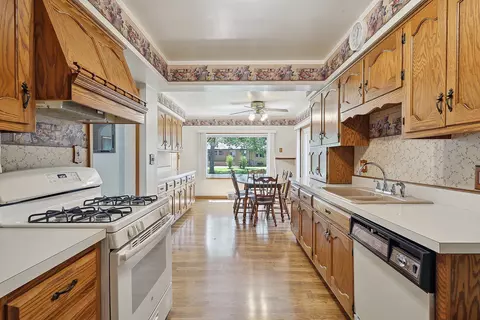 30 E Logan St, Lemont, IL 60439 photo 8