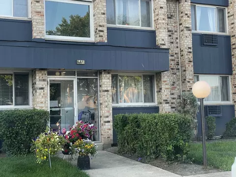 8667 W Foster Ave #1A, Chicago, IL 60656