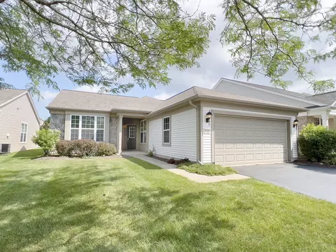 2624 Venetian Ln, Elgin, IL 60124