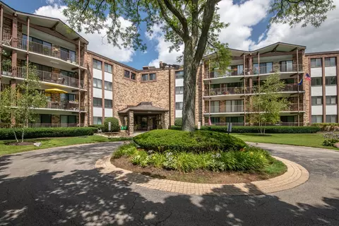 250 W Parliament Pl #105, Mount Prospect, IL 60056