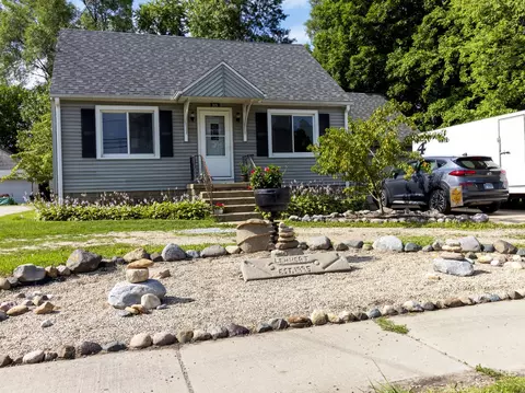 905 E Division St, Coal City, IL 60416