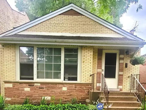 4864 N Kilbourn Ave, Chicago, IL 60630