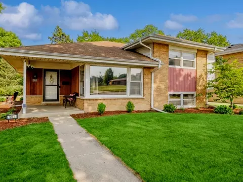 501 S School St, Mount Prospect, IL 60056