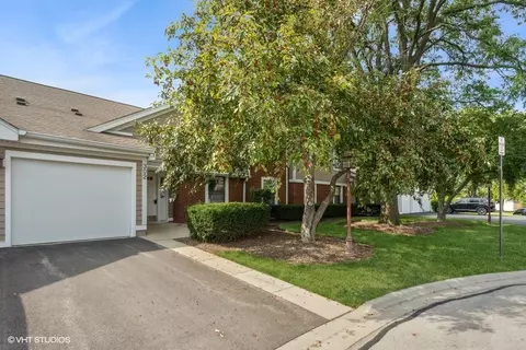 302 Maplewood Ln #A1, Schaumburg, IL 60193