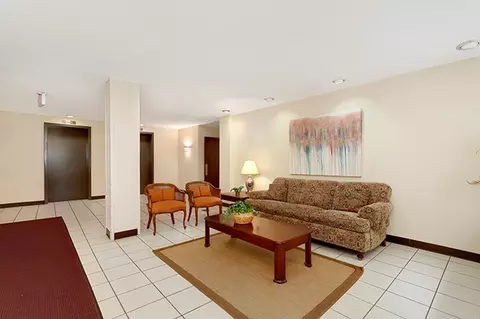 1500 Harbour Dr #1Q, Wheeling, IL 60090 photo 2
