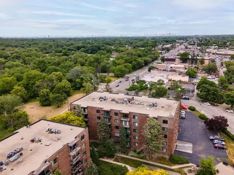 6505 N Nashville Ave #202, Chicago, IL 60631