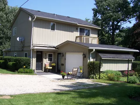 2319 Riverview Ave, Fox River Grove, IL 60021