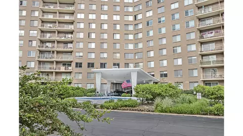 7061 N Kedzie Ave #910, Chicago, IL 60645