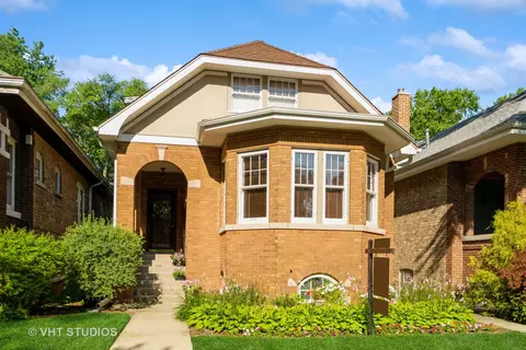 5732 N Virginia Ave, Chicago, IL 60659