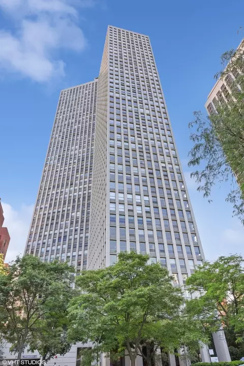 2626 N Lakeview Ave #3904, Chicago, IL 60614