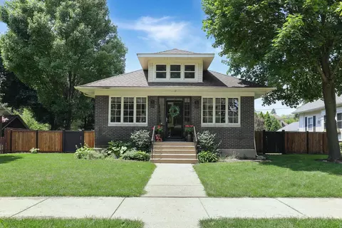 1031 S 4th St, Saint Charles, IL 60174