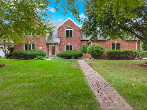 2004 Crimson Ln, Bloomington, IL 61704
