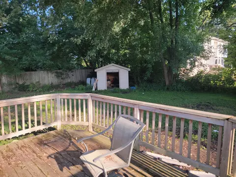611 W Eastern Ave, Mchenry, IL 60051 photo 2