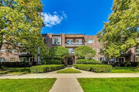 140 Franklin Pl #110, Lake Forest, IL 60045