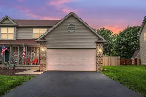 1191 Penny Ln, Sycamore, IL 60178
