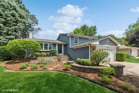 4135 Victoria Dr, Hoffman Estates, IL 60192