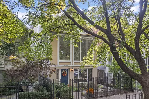1235 W Nelson St, Chicago, IL 60657