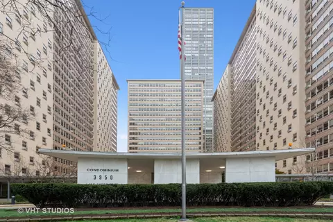 3950 N Lake Shore Dr #211B, Chicago, IL 60613