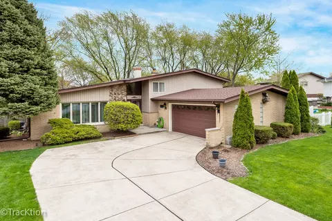7301 Wirth Dr, Darien, IL 60561