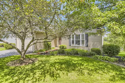 224 Parkside Ln, Oswego, IL 60543