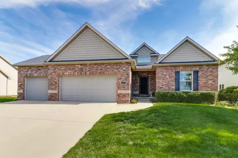 1207 Norma Dr, Bloomington, IL 61704