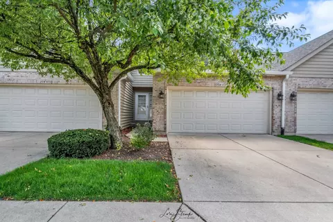 29 W479 Big Woods Dr, Warrenville, IL 60555