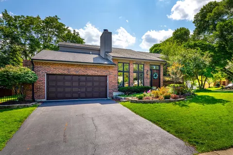 1005 Springhill Dr, Naperville, IL 60563