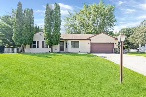 769 Portsmouth Dr, Island Lake, IL 60042