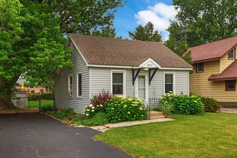 42414 N Lake Dr, Antioch, IL 60002