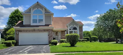 1815 Copperfield Ln, Crystal Lake, IL 60014