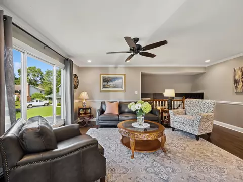 3950 Suffolk Ln, Hoffman Estates, IL 60192 photo 3