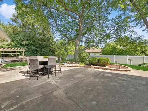3950 Suffolk Ln, Hoffman Estates, IL 60192 photo 20