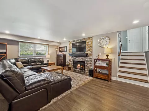 3950 Suffolk Ln, Hoffman Estates, IL 60192 photo 7