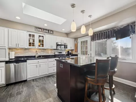 3950 Suffolk Ln, Hoffman Estates, IL 60192 photo 5