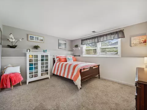3950 Suffolk Ln, Hoffman Estates, IL 60192 photo 14