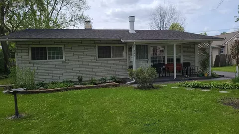 346 Cherry Ln, Glenview, IL 60025