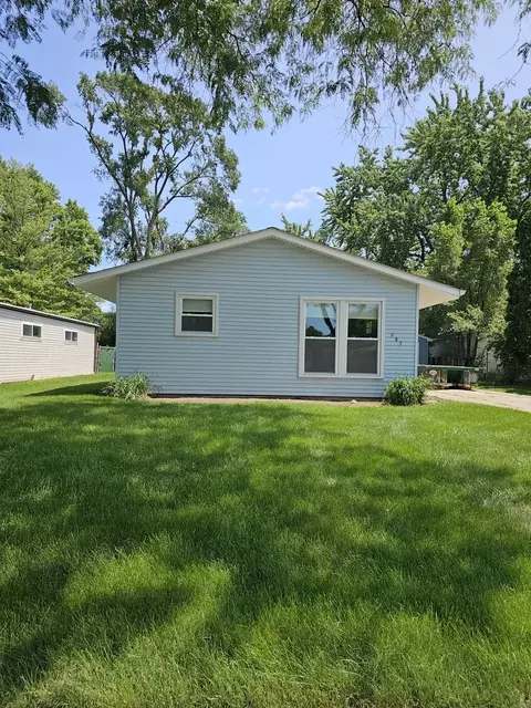 983 Berkley St, Carpentersville, IL 60110