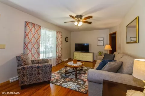 705 Bourn St, Harvard, IL 60033 photo 4