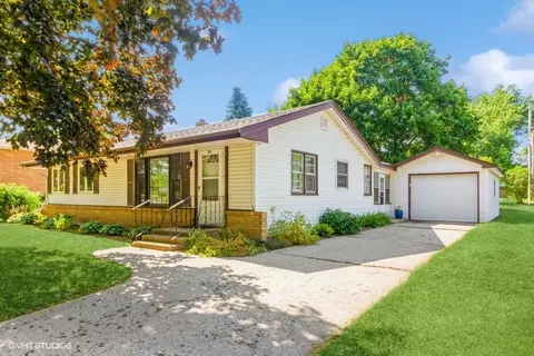 705 Bourn St, Harvard, IL 60033 photo 2