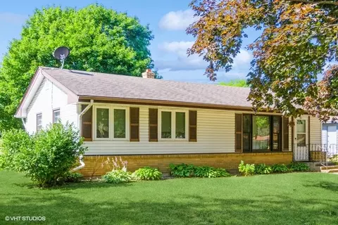 705 Bourn St, Harvard, IL 60033