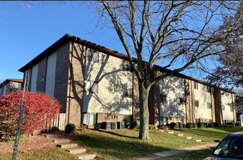 1916 Tracy Dr #39, Bloomington, IL 61704