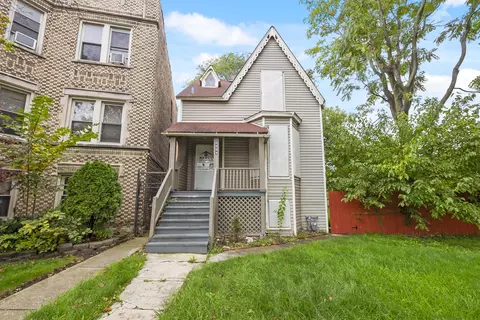 8854 S Dauphin Ave, Chicago, IL 60617