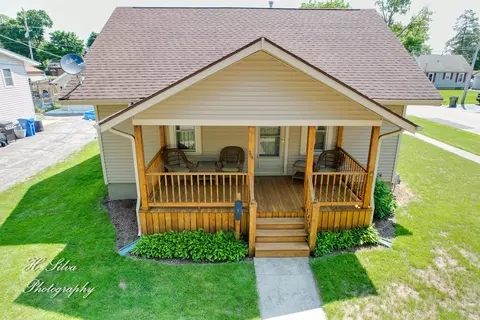 304 N Green St, Carpentersville, IL 60110