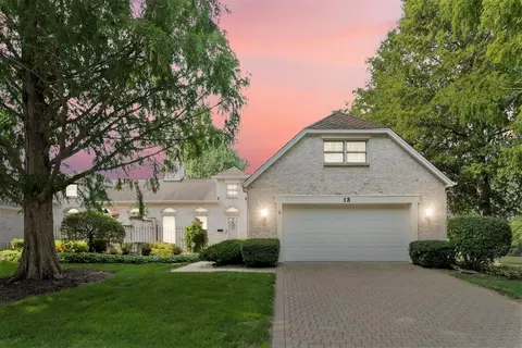 13 Hillcrest Dr, Sugar Grove, IL 60554