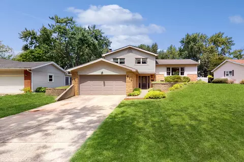 910 Belair Dr, Darien, IL 60561