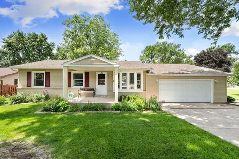 4 N160 Kenwood Ave, West Chicago, IL 60185