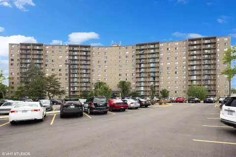 6340 Americana Dr #312, Willowbrook, IL 60527